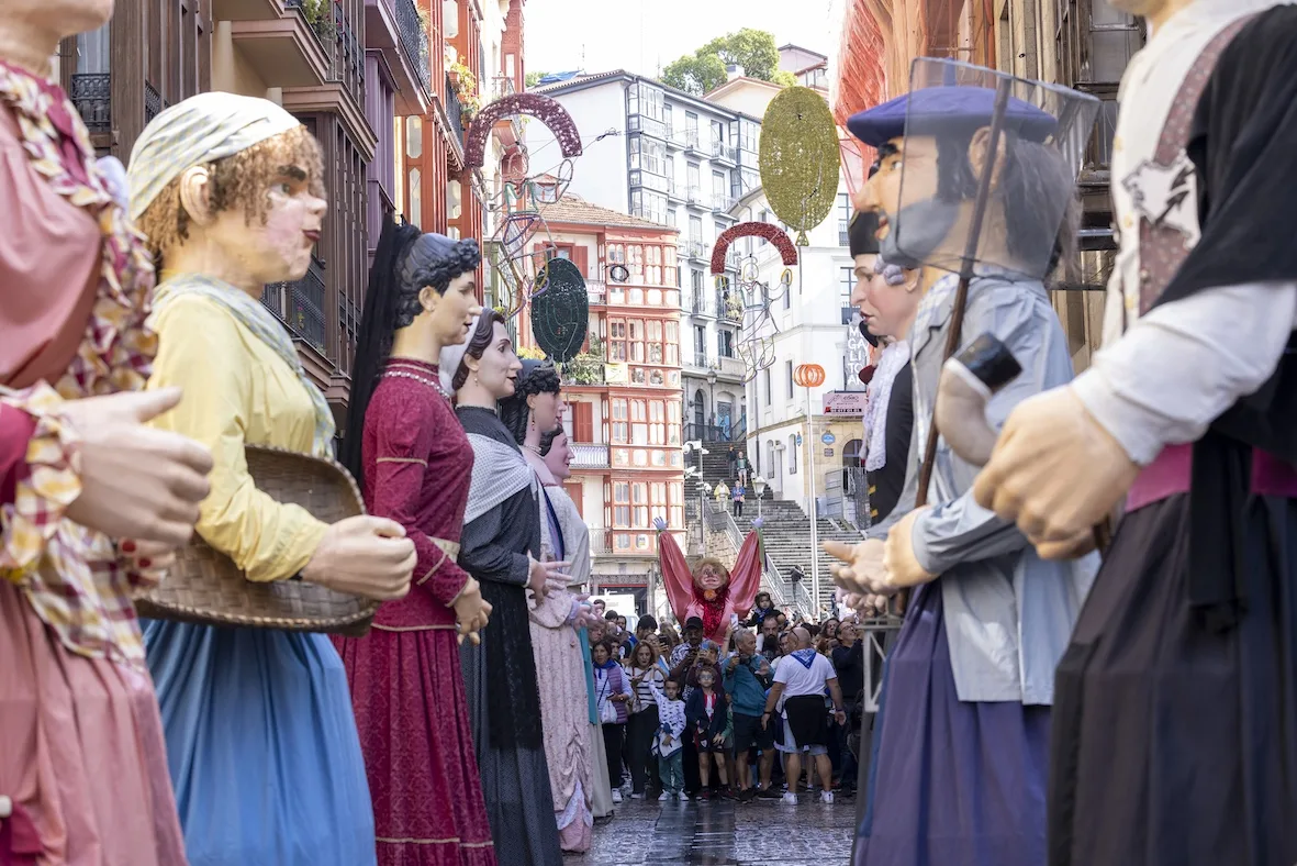 Comienzo de la XXXV Concentración de Gigantes y Cabezudos