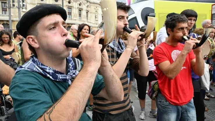 XXVII Albokari tropela