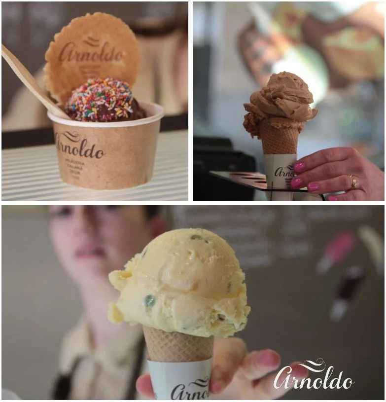 Helados artesanos de Arnoldo en tarrina y cucurucho, con la galleta y el envase de la marca