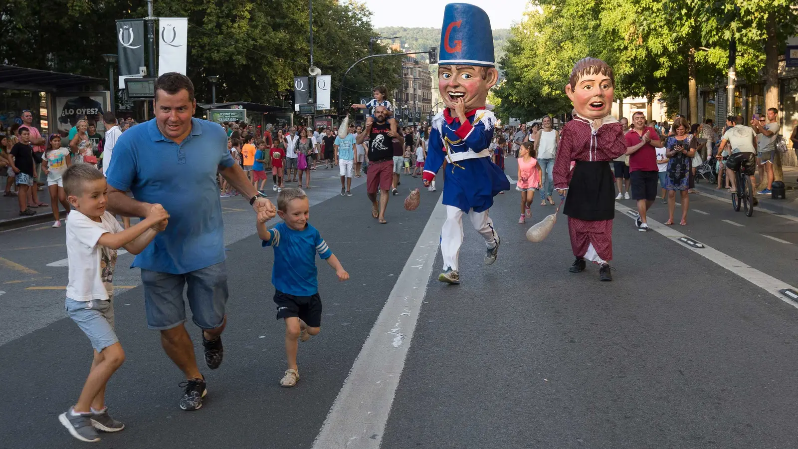 Gigantes y cabezudos en la Semana Grande de Donostia