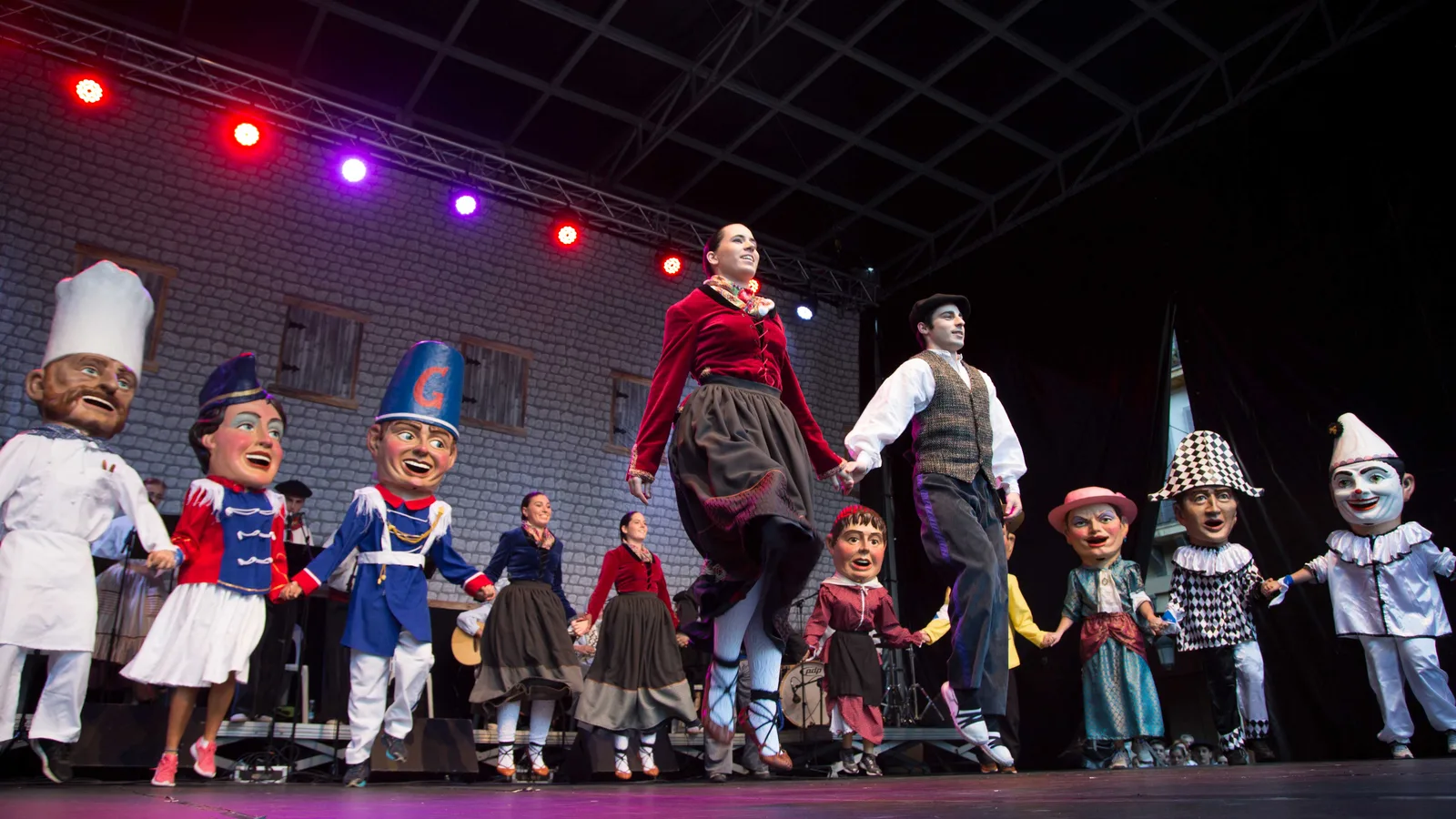 Dantzas y folklore vasco durante la Semana Grande de Donostia