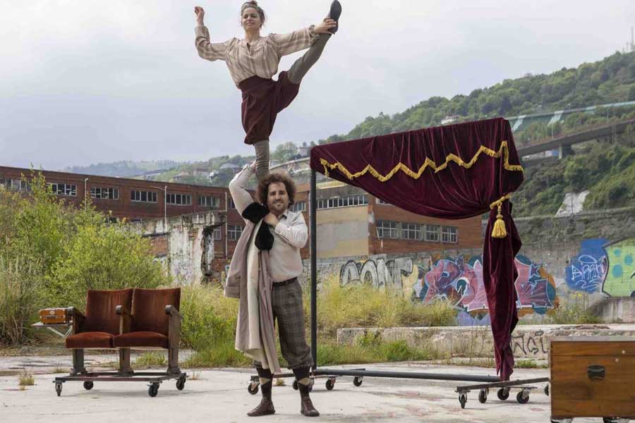 «Mute», Circo-teatro
