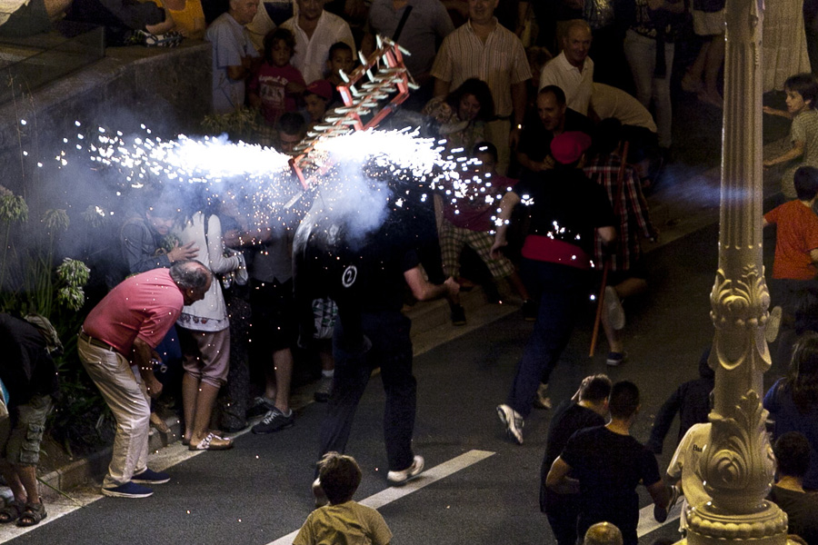 Encierro de toros de fuego