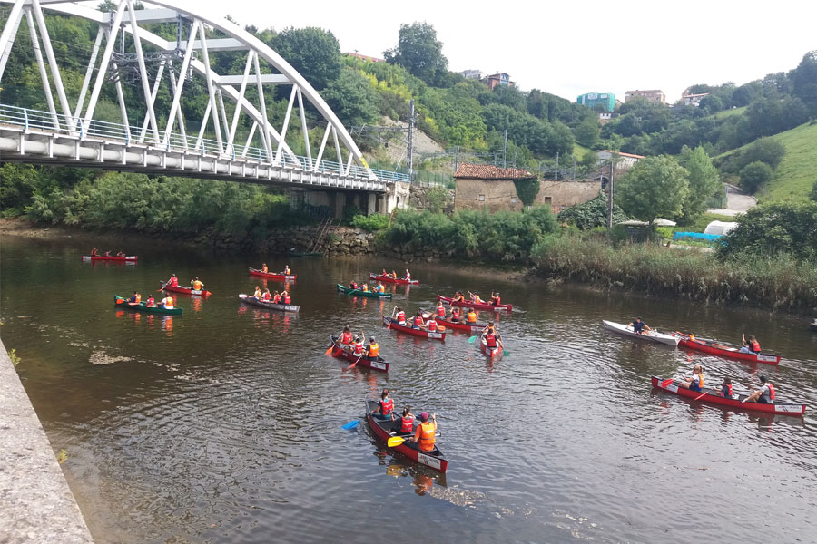 Erreka Mari: limpieza del río Urumea en canoa.